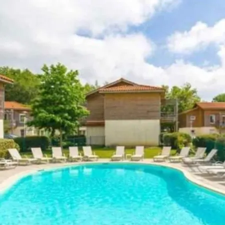 Les Terrasses Vue Et Piscine