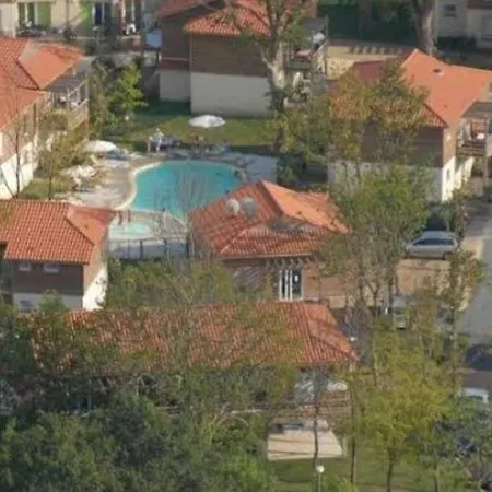 Апартаменты Les Terrasses Vue Et Piscine Aureilhan (Landes)
