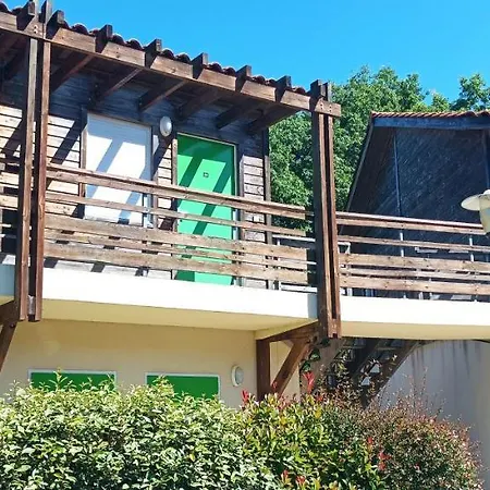 Apartment Les Terrasses Vue Et Piscine Aureilhan (Landes)